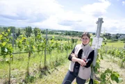 Eigentlich ist die Eifel klassisches "Bier"-Land. Umso erstaunlicher ist es, dass in Heimbach jetzt Wein angebaut wird. Lisa (Foto) und ihr Mann Markus Schäfer haben vor wenigen Jahren die Landwirtschaft am Rittergut Vlatten übernommen, und das mit jeder Menge frischer Ideen.