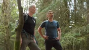 Von links: Stefan und Moderator Marcus Fahn im Wald.