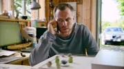 Max (Bernhard Piesk) ist verunsichert.