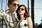 (1. Staffel) - Hat diese Beziehung überhaupt eine Chance? Jimmy (Chris Geere, l.) und Gretchen (Aya Cash, r.) scheinen, überhaupt nicht zusammen zu passen und doch verlieben sie sich ineinander ...