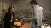 Übersetzerin und Aktivistin Simin Najeri (Deleila Piasko) versteckt Alexander Jaromin (Noah Saaverda).