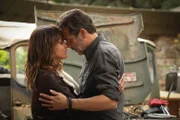 Molly (Halle Berry, l.) und JD (Jeffrey Dean Morgan, r.) ahnen nicht, wie schnell sich die Regierung an ihre Fersen heftet ...