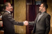 Kampfhähne: Sherlock Holmes (Jonny Lee Miller, r.) und Gareth Lestrade (Sean Pertwee, l.) werden vom NYPD gezwungen, gemeinsam zu ermitteln. Konkurrenz belebt ja bekanntlich das Geschäft ...