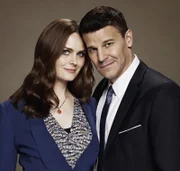 TOP CRIME - 1A TV NELLA FOTO: EMILY DESCHANEL (DR. TEMPERANCE BRENNAN) E DAVID BOREANAZ (SEELEY BOOTH)