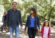Noch glauben JD (Jeffrey Dean Morgan, l.) und Molly (Halle Berry, M.), dass die größte Gefahr für die Menschheit von Terra (McKenna Roberts, r.) und den anderen Hybriden ausgeht, doch auch Lucy und Ethan sind dabei, eine ganze Armee aufzubauen ...