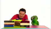 André Gatzke und Knolle basteln eine Papierbrücke.