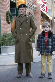 Ducky (Adam Campbell, l.) erinnert sich zurück an seine Zeit mit seinem Halbbruder Nicholas (Andy Walken, r.) sowie an dessen tragischen Tod und die letzten gemeinsamen Tage ...