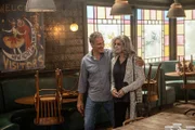 Dwayne Pride (Scott Bakula, l.); Mena Pride (Joanna Cassidy, r.)