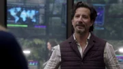 Russ Taylor (Henry Ian Cusick)