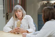Marjorie (Mimi Kennedy, l.)