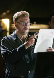 Grissom (William Petersen) sucht nach Spuren, die ihn und sein Team zu dem Mörder des kleinen Mädchens führen.