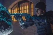 Lässt sich auf eine lebensgefährliche Mission ein: Liam (Charlie Rowe) ...