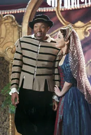 Auch Lavon (Cress Williams, l.) und Annabeth (Kaitlyn Black, r.) sind dabei als die Stadt die denkwürdigsten Szenen aus Shakespeares Werken aufführt ...