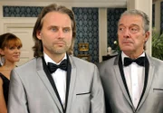 ARD STURM DER LIEBE FOLGE 1883, am Freitag (22.11.13) um 15:10 Uhr im ERSTEN. Andrés (Joachim Lätsch, r.) und Michaels (Erich Altenkopf,M.) Trauung steht kurz bevor - doch Michael überkommen plötzlich Zweifel (mit Sarah Elena Timpe, l.).