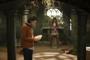 Sam Winchester (Jared Padalecki, l.); Rowena MacLeod (Ruth Connell, r.)