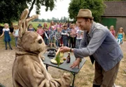 NDR Fernsehen NEUES AUS BÜTTENWARDER, "Ostern", am Freitag um 19:30 Uhr. Der Brakelhase mit Adsche (Peter Heinrich Brix).