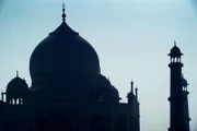 Das Wahrzeichen Indiens: das Taj Mahal in Agra.