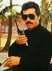 Edward James Olmos als Lt. Castillo