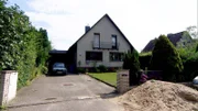 Carola und Erik haben sich 2009 gesucht und gefunden. Zwei Jahre später folgt die Hochzeit und auch ihr Traumhaus finden die beiden schnell. Mit 185.000 - ist das rund 180 Quadratmeter große Einfamilienhaus ein echtes Schnäppchen - zumindest auf den ersten Blick.