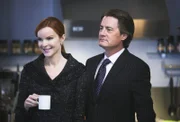 Orson (Kyle MacLachlan, r.) bringt Bree (Marcia Cross, l.) dazu, ihre Firma zu verkaufen, damit er wieder glücklich wird und nicht mehr stiehlt. Doch kurz vor dem Verkauf erscheint Bree ihr Opfer für Orsons Wohlbefinden zu groß und sie schickt den Käufer wieder weg ...