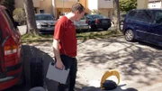 Florian braucht seinen Parkplatz, deswegen hat er jetzt eine Parkplatzsperre angebracht..; Florian braucht seinen Parkplatz, deswegen hat er jetzt eine Parkplatzsperre angebracht..