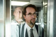 Prof. Karl-Friedrich Boerne (Jan Josef-Liefers, rechts) und sein Vertreter Dr. Jens Jacoby (Hans Löw, links).