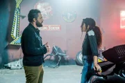 STUMPTOWN - "Dirty Dexy Money" - Dex wird schnell Freund mit einem neuen Klienten, dem Besitzer eines männlichen Stripclubs, der mysteriös Geld verliert.