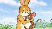 Der kleine braune Hase hat seine Freundin, die kleine Feldmaus sehr lieb.
