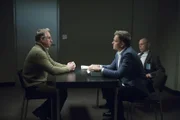 Gemeinsam versuchen sie einen Fall zu lösen und stoßen bei den Ermittlungen auf Alton Brinkman (Harry Van Gorkum, l.). Doch hat er etwas damit zu tun? Fornell (Joe Spano, r.) und Tony (Michael Weatherly, M.) versuchen dies herauszufinden ...