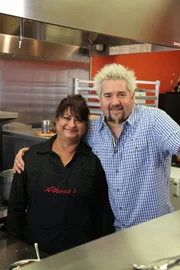Guy Fieri (r.)