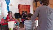 Der Frauenschlafraum, der Koiyaki School. Sieben Frauen besuchen die Schule. Sie alle Pionierinnen, da Massai-Mädchen oft nicht zur Schule gehen.