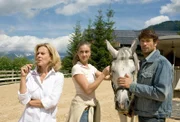 (v.li.): Andrea L’Arronge (Gräfin Schönberg), Nicole Ennemoser (Judith), Mickey Hardt (Harry Obermoser).