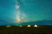 Jurten in der mongolischen Steppe.