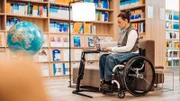 Aurora musste den Gedanken an ihren Traumjob Krankenschwester aufgeben, sie macht nach dem Unfall eine Ausbildung zur Mediendesignerin.