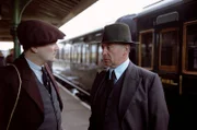 Mr. Cooper (l, Ian Puleston Davies) und Inspector Foyle (Michael Kitchen)