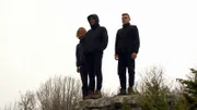Die Jungs versuchen sich zu orientieren, aber in in dieser Steinwüste ist das nicht so einfach.