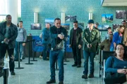 Kevin Atwater (Laroyce Hawkins), Hank Voight (Jason Beghe), Alvin Olinsky (Elias Koteas), Antonio Dawson (Jon Seda), drumherum Zivilisten
