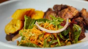 Beef aus Kamerun Die Verwendung des sendungsbezogenen Materials ist nur mit dem Hinweis und Verlinkung auf RTL+ gestattet.
