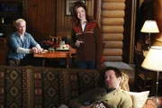 Ein Ausflug endet völlig anders als geplant: Dave (Neal McDonough, l.) Mike (James Denton, r.) und Katherine (Dana Delany, M.) ...