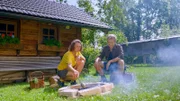 Max Müller besucht Helga Graef, eine Wildfrau.