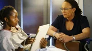 Abena Kwemo (MaameYaa Boafo, l.), Sharon Goodwin (S. Epatha Merkerson)
