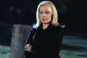Karen Weston (Gail O'Grady) ist entsetzt, als sie von ihrer Tochter erfährt, wie sehr sie unter der Familiensituation leidet.