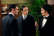 Murdoch (Yannick Bisson, li.) und Crabtree (Jonny Harris, Mi.) sind von Dr. Odgen’s (Hélène Joy, re.) Verkleidung überrascht.
