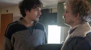 Alexander Jaromin (Noah Saavedra, l.) glaubt seinem Vater Frank (Daniel Lommatzsch) nicht.