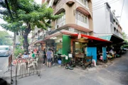 Das „Raan Jae Fai“ im zentralen Bezirk Phra Nakhon in Bangkok serviert klassische thailändische Küche, darunter die beste Schüssel „Tom Yum Goong“ der Stadt.