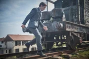 DS Endeavour (Shaun Evans) entkommt nur knapp dem anfahrendem Zug.