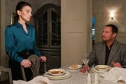 Richard (Silvan-Pierre Leirich) hofft, dass Simone (Tatjana Clasing) endlich die Trennung akzeptiert.