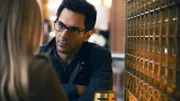 Der Rechtsanwalt Vincent (Tomer Sisley) berät Hélène (Julie Gayet), um deren Tochter Anya aus dem Gefängnis zu holen.