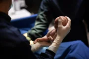 Sitas Baby musste wegen eines vorzeitigen Blasensprungs in der 26. Schwangerschaftswoche per Kaiserschnitt geholt werden. Die Geburt hat es überlebt, doch ob es bleibende Schäden haben wird, kann man erst in den kommenden Jahren feststellen.