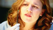 Lindsay Monroe (Anna Belknap) untersucht den Fall eines getöteten Starkochs. An seiner Leiche wurde eine mit Edelsteinen besetzte Kakerlake gefunden.